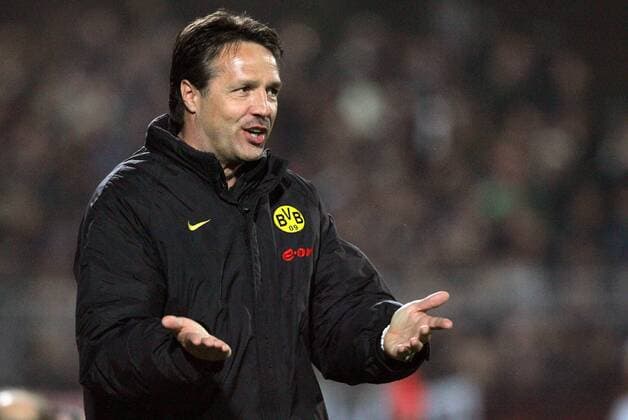 Trainer Uwe Neuhaus (BVB Amat.) reklamiert Fußball Herren Regionalliga Nord 2004 2005, 3. Liga, Borussia Dortmund (A), Amateure Einzelbild Hamburg