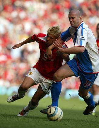 Alan Smith (li., Manchester United) gegen Dominic Matteo (Blackburn) -  Fußball Herren English Premier League 2004 2005, 1. Englische Liga, Manchester United - Blackburn Rovers 0:0, Vdig Gruppe Manchester Dynamik,