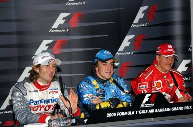 Pressekonferenz v.li.: Jarno Trulli ( Italien Toyota), Fernando Alonso (li., Spanien Renault) und Michael Schumacher (Deutschland Ferrari) Motorsport Grand Prix Herren Großer Preis von Bahrain 2005, Formel 1 Weltmeisterschaft, F1, F, GP, WM, Qualifying, Vdig Gruppe Bahrain International Circuit Manama, Sakhir