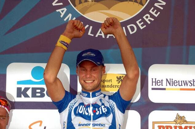 Tom Boonen (Belgien Quick Step Davitamon) jubelt über den Sieg bei der Flandernrundfahrt 2005 - Radsport Herren Flandernrundfahrt 2005, Flandern Rundfahrt, Straßenradsport, Straße, Rad, Einzelbild Brügge Freude,