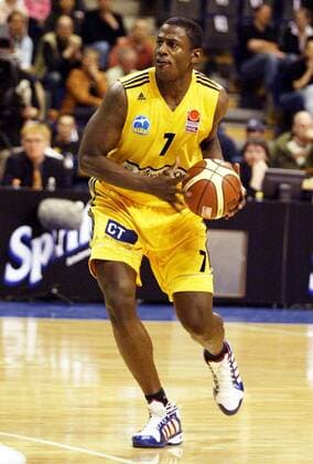 Michael Wright (ALBA) am Ball Basketball 1. BL Herren BBL Saison 2004 2005, ALBA Berlin Einzelbild Berlin