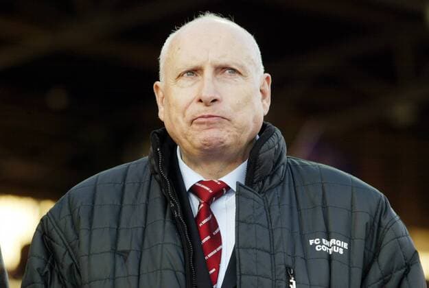 Präsident Dieter Krein (Cottbus) skeptisch Fußball 2. BL Herren Saison 2004 2005 FC Energie Cottbus Porträt Aue Nachdenklichkeit, Skepsis