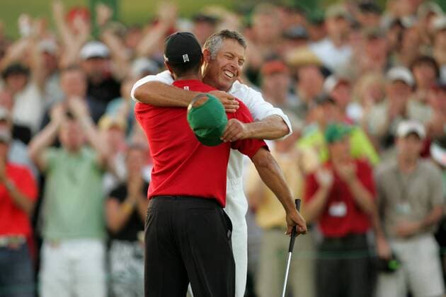 Eldrick Tiger Woods (USA, vorn) und sein Caddy Steve Williams (Neuseeland) über den Sieg beim Masters 2005 - (Icon5937502) Golf Herren Masters 2005, PGA Tour, Golfen Gruppe Augusta Freude EDITORIAL USE ONLY