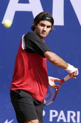 Roger Federer (Schweiz) fixiert den Ball Tennis Herren Monte Carlo Open 2005, ATP Tour Einzelbild pan8953 Monte Carlo  