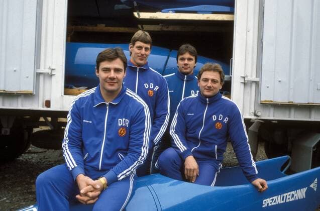 Viererbob DDR I v.li.: Wolfgang Hoppe, Dietmar Schauerhammer, Ingo Vogel und Bogdan Musiol Bobsport Herren Viererbob 1987, Bob, Vierer, 4er, 4 er, Vdia Gruppe Oberhof