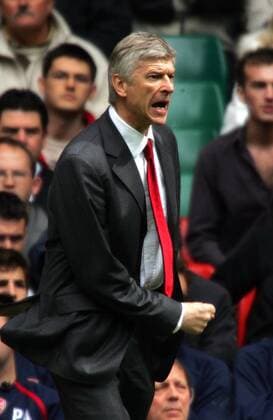Trainer Arsene Wenger (Arsenal) unzufrieden -  Fußball Herren FA Cup 2004 2005, Englischer Pokal, Pokalspiel, Arsenal FC London Einzelbild London Wut