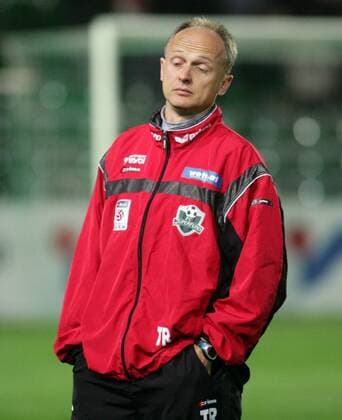 Trainer Georg Zellhofer (Pasching) enttäuscht Fußball Herren tmobileBundesliga 2004 2005, 1. Österreichische Liga, FC Superfund Pasching, Vdig Einzelbild Pasching Enttäuschung, Nachdenklichkeit,