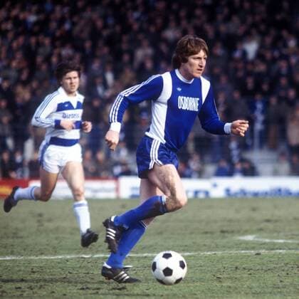 Michael Lameck (Duisburg) am Ball Fußball 1. BL Herren Saison 1978 1979, VfL Bochum, Mfdia Einzelbild Bochum Dynamik,