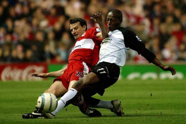 Luis Boa Morte (Fulham, re.) gegen Colin Cooper (Middlesbrough) -  Fußball Herren English Premier League 2004 2005, 1. Englische Liga, FC Middlesbrough - FC Fulham 1:1 Gruppe Middlesbrough Dynamik,