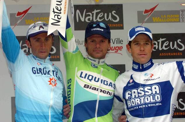 Siegerehrung Fleche Wallonne 2005 - v. li..: (3.) Davide Rebellin (Italien Gerolsteiner), (1.) Danilo di Luca (Italien Liquigas Bianchi), (2.) Kim Kirchen (Luxemburg Fassa Bortolo) -  Radsport Herren ProTour 2005, Fleche Wallonne, Wallonischer Pfeil, Straßenradsport, Straße, Rad Gruppe Wallone