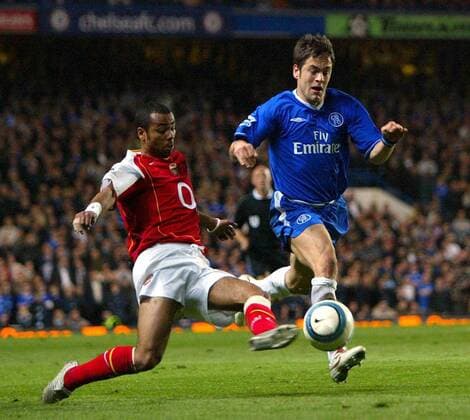 Joe Cole (Chelsea, re.) gegen Ashley Cole (Arsenal) -  Fußball Herren English Premier League 2004 2005, 1. Englische Liga, Chelsea FC London - Arsenal FC London 0:0 Gruppe London Dynamik, Kampf,