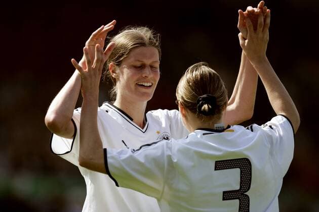 Kerstin Garefrekes (li.) und Sonja Fuss (beide Deutschland) - Torjubel Fußball Länderspiel Damen Länderspiel 2005, Test, Testspiel, Freundschaftsspiel, Nationalmannschaft, Nationalteam Gruppe Osnabrück Freude,