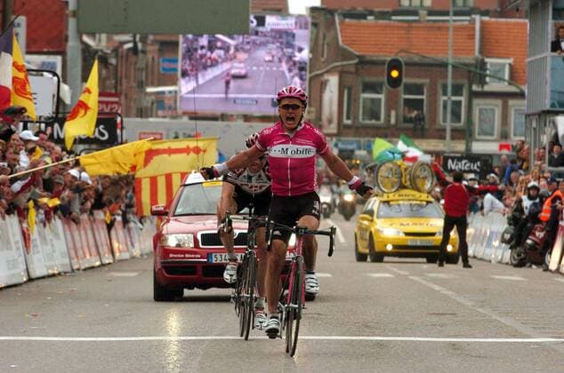 Alexander Vinokourov (Kasachstan T Mobile) gewinnt Lüttich Bastogne Lüttich 2005 vor Jens Voigt (Deutschland CSC) -  Radsport Herren Lüttich Bastogne Lüttich 2005, ProTour, Straßenradsport, Straße, Rad, Gruppe Begeisterung, Freude,