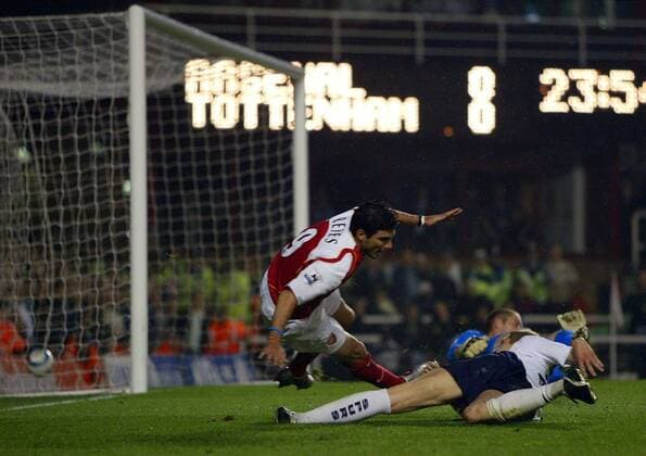 Jose Antonio Reyes (Arsenal, li.) jubelt über seinen Treffer zum 1:0 -  Fußball Herren English Premier League 2004 2005, 1. Englische Liga, Arsenal FC London - Tottenham Hotspurs 1:0 Gruppe London