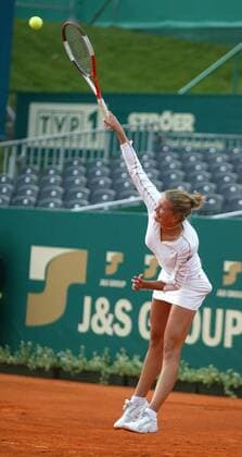 Marta Domachowska (Polen) - Aufschlag -  Tennis Damen JS-Cup 2005, WTA-Tour, J S, Sand, Sandplatz, Sandplatztennis, Sandplatzturnier, Einzelbild Warschau Dynamik, Höhe