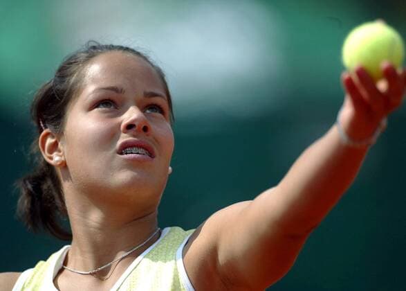 Ana Ivanovic (Serbien und Montenegro) - Aufschlag -  Tennis Damen JS-Cup 2005, WTA-Tour, J S, Einzelbild Warschau