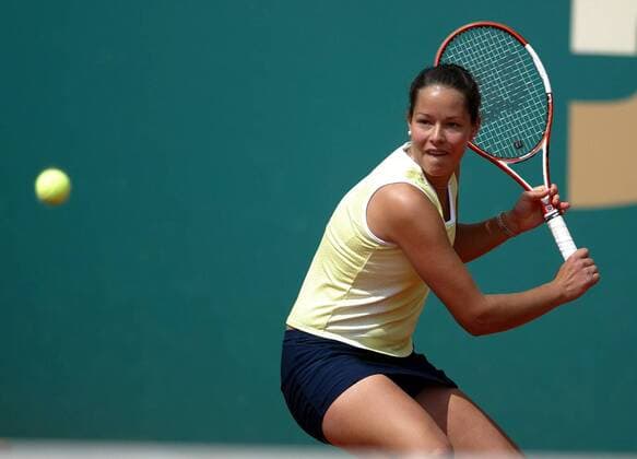 Ana Ivanovic (Serbien und Montenegro) - Rückhand -  Tennis Damen JS-Cup 2005, WTA-Tour, J S, Einzelbild Warschau