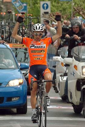Luca Mazzanti (Italien Ceramica Panaria) - Siegesjubel -  Radsport Herren GP Larciano 2005, Straßenradsport, Straße, Rad Einzelbild Freude,