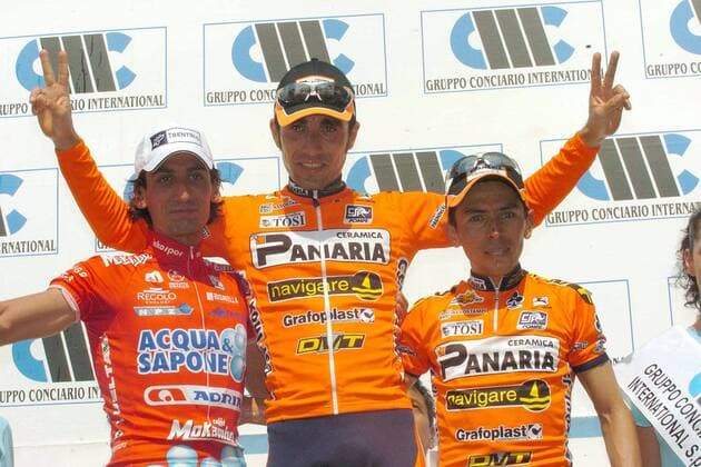 Luca Mazzanti (Italien Ceramica Panaria, Mitte) gewinnt den GP von Larciano 2005 vor Ruggero Marzoli (Italien Acqua e Sapone, li.) und Luca Mazzanti (Italien Ceramica Panaria) -  Radsport Herren GP Larciano 2005, Straßenradsport, Straße, Rad Gruppe Freude,