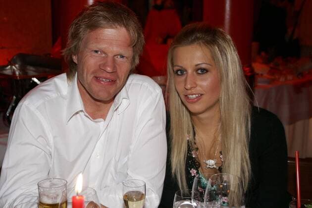 Torwart Oliver Kahn (Bayern) und seine Freundin Verena Kerth feiern im Münchner Restaurant Seehaus die Deutsche Meisterschaft 2004 2005 Fußball 1. BL Herren Saison 2004 2005, FC Bayern München, Meisterfeier, Feier, Deutsche Meisterschaft, Deutscher Meister Gruppe München