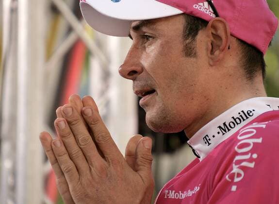 Erik Zabel (Deutschland T Mobile) ist nach seinem Sieg bei Rund um den Henninger Turm den Tränen nahe Radsport Herren Rund um den Henninger Turm 2005, Straßenradsport, Straße, Rad Porträt Frankfurt M.