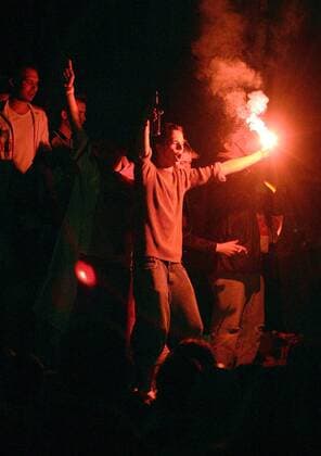 Kölner Fans feiern den Aufstieg ihres Teams Fußball 2. BL Herren Saison 2004 2005, 1. FC Köln Gruppe Köln Freude, Begeisterung,