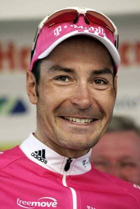 Erik Zabel (Deutschland T Mobil) nach seinem Sieg im Rennen Rund um den Henninger Turm 2005 Radsport Herren Rund um den Henninger Turm 2005, Straßenradsport, Straße, Rad Porträt Frankfurt M., Freude,