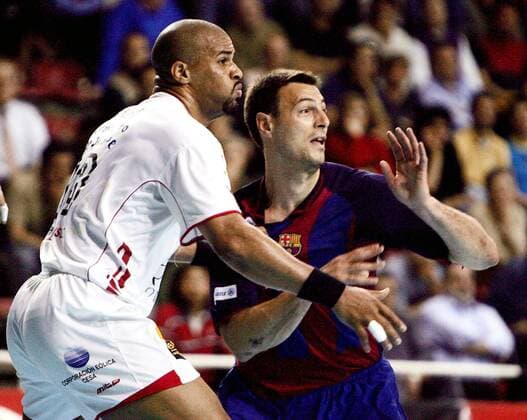 Jerome Fernandez (Barca, re.) gegen Didier Dinart (Ciudad Real) -  Handball Herren Liga Asobal 2004 2005, 1. Spanische Liga, FC Barcelona - BM Ciudad Real 25:27, Vdig, Gruppe Barcelona Dynamik,