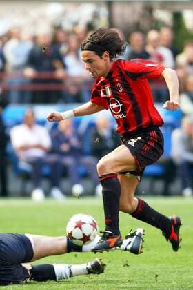 Filippo Inzaghi (Milan) am Ball Fußball Herren Serie A 2004 2005, 1. Italienische Liga, AC Mailand Gruppe Mailand Dynamik,