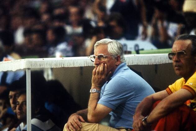 Bundestrainer Jupp Derwall (BR Deutschland) nachdenklich Fußball WM Herren Weltmeisterschaft 1982, Nationalmannschaft, Nationalteam, Nationaltrikot, Länderspiel, Finale Einzelbild Madrid Nachdenklichkeit,