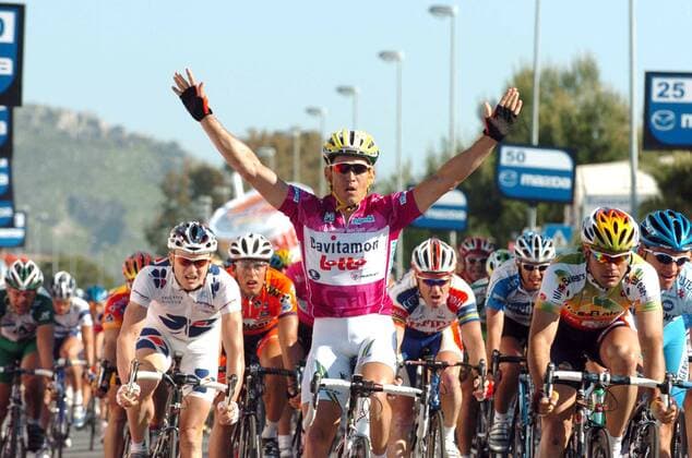 Robbie McEwen (Australien Davitamon Lotto) jubelt im Ziel -  Radsport Herren 88. Giro d Italia 2005, dItalia, ProTour, Straßenradsport, Straße, Rad Gruppe Catanzaro Lido - San Maria del Cedro 2. Etappe Freude,