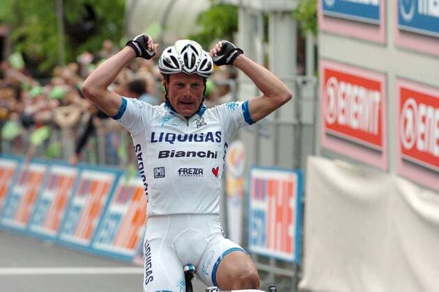 Danilo Di Luca (Italien Liquigas Bianchi) gewinnt die 5. Etappe durch -  Radsport Herren 88. Giro d Italia 2005, dItalia, ProTour, Rad, Straßenradsport, Straße Einzelbild 5. Etappe: Celano - L Aquila, Laquila Freude, Begeisterung,