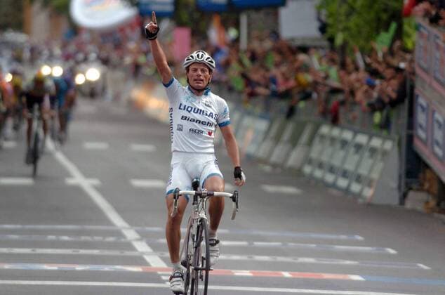 Danilo Di Luca (Italien Liquigas Bianchi) freut sich über den Etappensieg -  Radsport Herren 88. Giro d Italia 2005, dItalia, ProTour, Rad, Straßenradsport, Straße Einzelbild 5. Etappe: Celano - L Aquila, Laquila Freude,