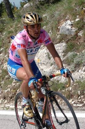 Paolo Bettini (Italien Quick Step) im rosa Trikot des Gesamtführenden -  Radsport Herren 88. Giro d Italia 2005, dItalia, ProTour, Rad, Straßenradsport, Straße Einzelbild 5. Etappe: Celano - L Aquila, Laquila