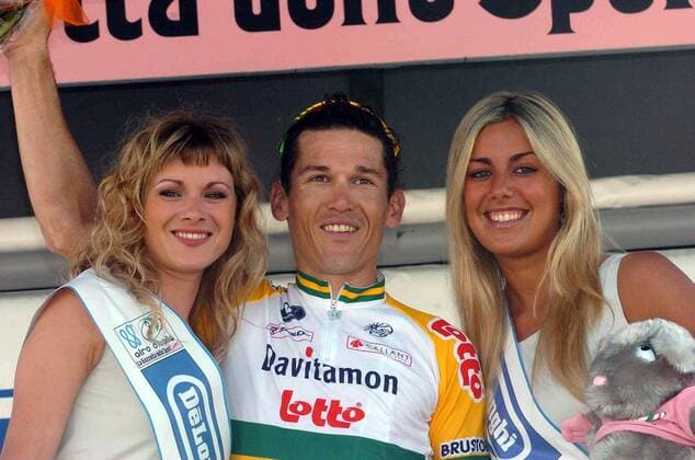 Robbie McEwen (Australien Davitamon Lotto) gewinnt die 6. Etappe des Giro d Italia -  Radsport Herren 88. Giro d Italia 2005, dItalia, ProTour, Straßenradsport, Straße, Rad Gruppe 6. Etappe: Viterbo - Marina di Grosseto Freude,