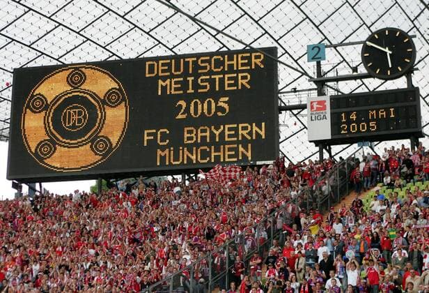 Fußball, FC Bayern München, Deutscher Meister 2005 Die Anzeigetafel zeigt es an: Deutscher Meister 2005 - FC Bayern München Fußball 1. BL Herren Saison 2004 2005, FC Bayern München, Deutscher Meister, Deutsche Meisterschaft, Meisterfeier, Feier Totale München Begeisterung, Freude,