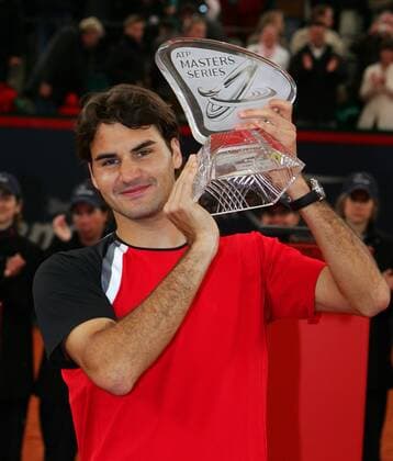Roger Federer (Schweiz) präsentiert seinen Siegerpokal Tennis Herren Masters Series Hamburg 2005, Finale, Endspiel, ATP Tour Einzelbild Am Rothenbaum Hamburg Freude,