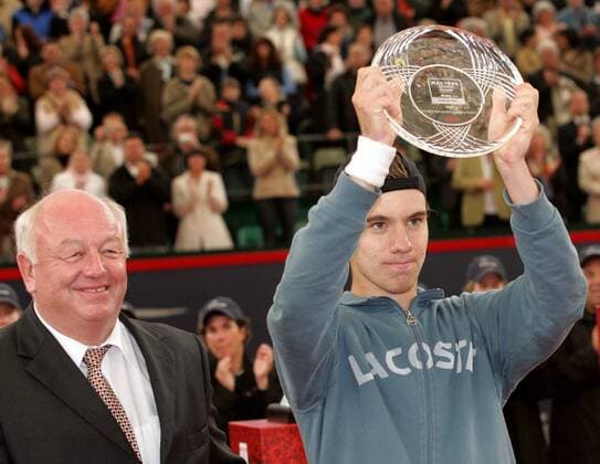 Siegerehrung nach dem Finale in Hamburg 2005: der unterlegene Richard Gasquet (Frankreich, re.) präsentiert seinen Pokal, daneben Turnierdirektor Walter Knapper (Deutschland) Tennis Herren Master Series Hamburg 2005, ATP Tour, Finale, Endspiel Gruppe Am Rothenbaum Hamburg