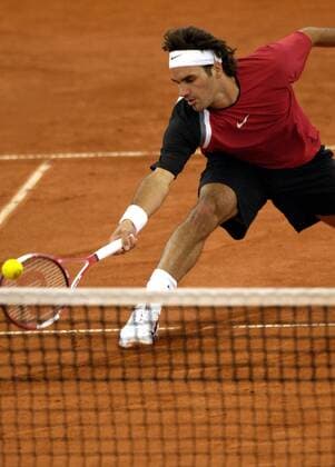 Roger Federer (Schweiz) erläuft einen Stopball Tennis Herren Masters Series Hamburg 2005, ATP Tour, Sand, Sandplatz, Sandplatztennis, Sandplatzturnier, Einzelbild Am Rothenbaum Hamburg Dynamik,