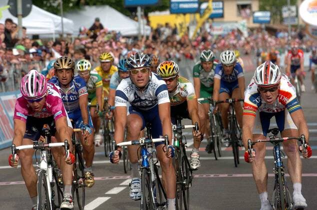 Sprintankunft - v.li.: Robbie McEwen (Australien Davitamon Lotto), Alessandro Petacchi (Italien Fassa Bortolo) und Stuart O Grady (Australien Cofidis) -  Radsport Herren 88. Giro d Italia 2005, dItalia, ProTour, Straßenradsport, Straße, Rad, Vdig Gruppe 10. Etappe Ravenna - Rossano Veneto