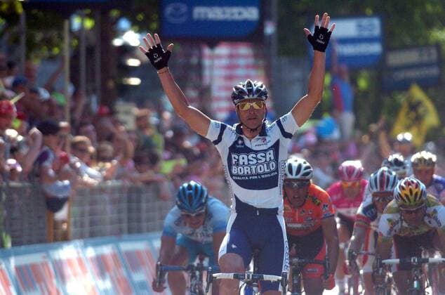 Alessandro Petacchi (Italien Fassa Bortolo) bejubelt seinen Etappensieg -  Radsport Herren 88. Giro d Italia 2005, dItalia, ProTour, Straßenradsport, Straße, Rad, Vdig Einzelbild 12. Etappe Alleghe - Rovereto Freude,