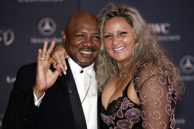 Marvin Marvelous Hagler (USA) mit seiner Ehefrau anläßlich der Laureus World Sports Awards 2005 Boxen Herren Laureus World Sports Awards 2005, Award, Sportlerwahl, Ehrung, Auszeichnung, Sportlerehrung, Vdig Gruppe Estoril