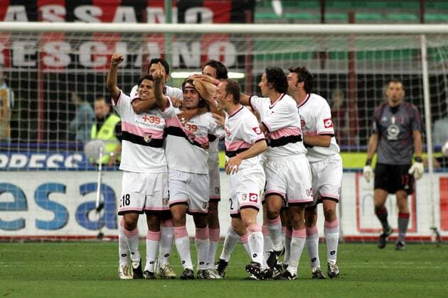 Torjubel Palermo - u.a. Mario Alberto Santana (li.) Fußball Herren Serie A 2004 2005, 1. Italienische Liga, US Palermo Gruppe Mailand Freude,