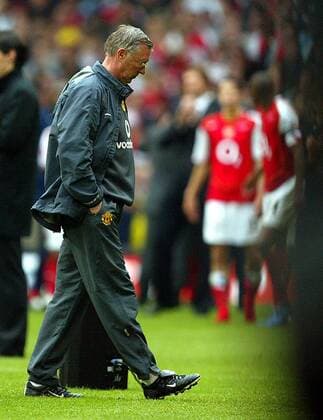 Trainer Sir Alex Ferguson (Manchester United) enttäuscht -  Fußball Herren FA Cup 2004 2005, Finale, Endspiel, Manchester United, ManU, Englischer Pokal, Pokalspiel, Vdig Einzelbild Cardiff Enttäuschung,