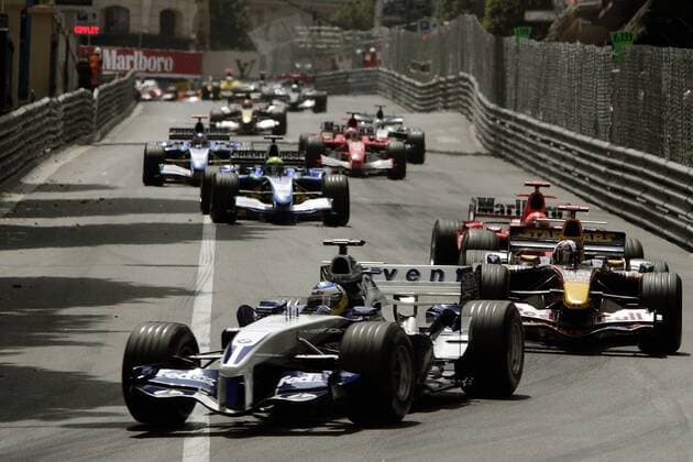 Nick Heidfeld (li., Deutschland BMW Williams) führt das Feld in die Kurve Motorsport Grand Prix Herren Großer Preis von Monaco 2005, Formel 1 Weltmeisterschaft, F1, F, GP, WM, Vdig Totale Circuit de Monaco Monte Carlo
