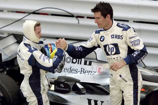 Die Teamkollegen Nick Heidfeld (li., Deutschland) und Mark Webber (Australien beide BMW Williams) gratulieren sich zu einem gelungenen Rennen Motorsport Grand Prix Herren Großer Preis von Monaco 2005, Formel 1 Weltmeisterschaft, F1, F, GP, WM, Vdig Gruppe Circuit de Monaco Monte Carlo Freude, Kameradschaft,