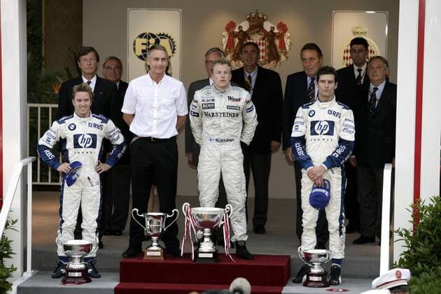 Siegerehrung Großer Preis von Monaco 2005: Sieger Kimi Räikkönen (Finnland, 2.v.re.) und Managing Director Martin Whitmarsh (England beide McLaren Mercedes) zwischen Mark Webber (Australien, re.) und Nick Heidfeld (Deutschland beide BMW Williams) Motorsport Grand Prix Herren Großer Preis von Monaco 2005, Formel 1 Weltmeisterschaft, F1, F, GP, WM, Saisonhighlight Gruppe Circuit de Monaco Monte Carlo