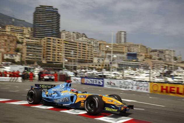 Fernando Alonso (Spanien Renault) mit seinem Boliden in der Piscine Schikane Motorsport Grand Prix Herren Großer Preis von Monaco 2005, Formel 1 Weltmeisterschaft, F1, F, GP, WM Einzelbild Circuit de Monaco Monte Carlo Dynamik