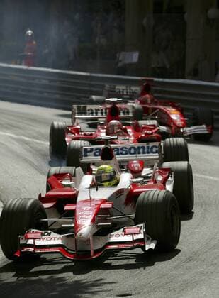 Ralf Schumacher (Deutschland Toyota) vor Rubens Barrichello (Brasilien Ferrari) Motorsport Grand Prix Herren Großer Preis von Monaco 2005, Formel 1 Weltmeisterschaft, F1, F, GP, WM Gruppe Circuit de Monaco Monte Carlo