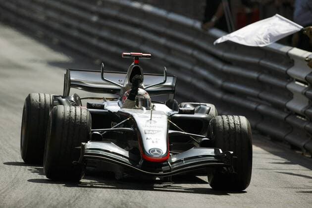 Sieger Kimi Räikkönen (Finnland McLaren Mercedes) jubelt in seinem Boliden Motorsport Grand Prix Herren Großer Preis von Monaco 2005, Formel 1 Weltmeisterschaft, F1, F, GP, WM Einzelbild Circuit de Monaco Monte Carlo